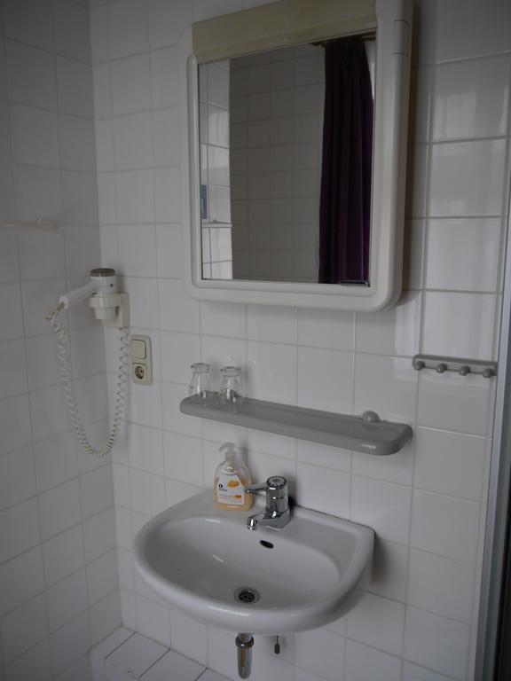 Hotel Zur Sonne Котбус Стая снимка